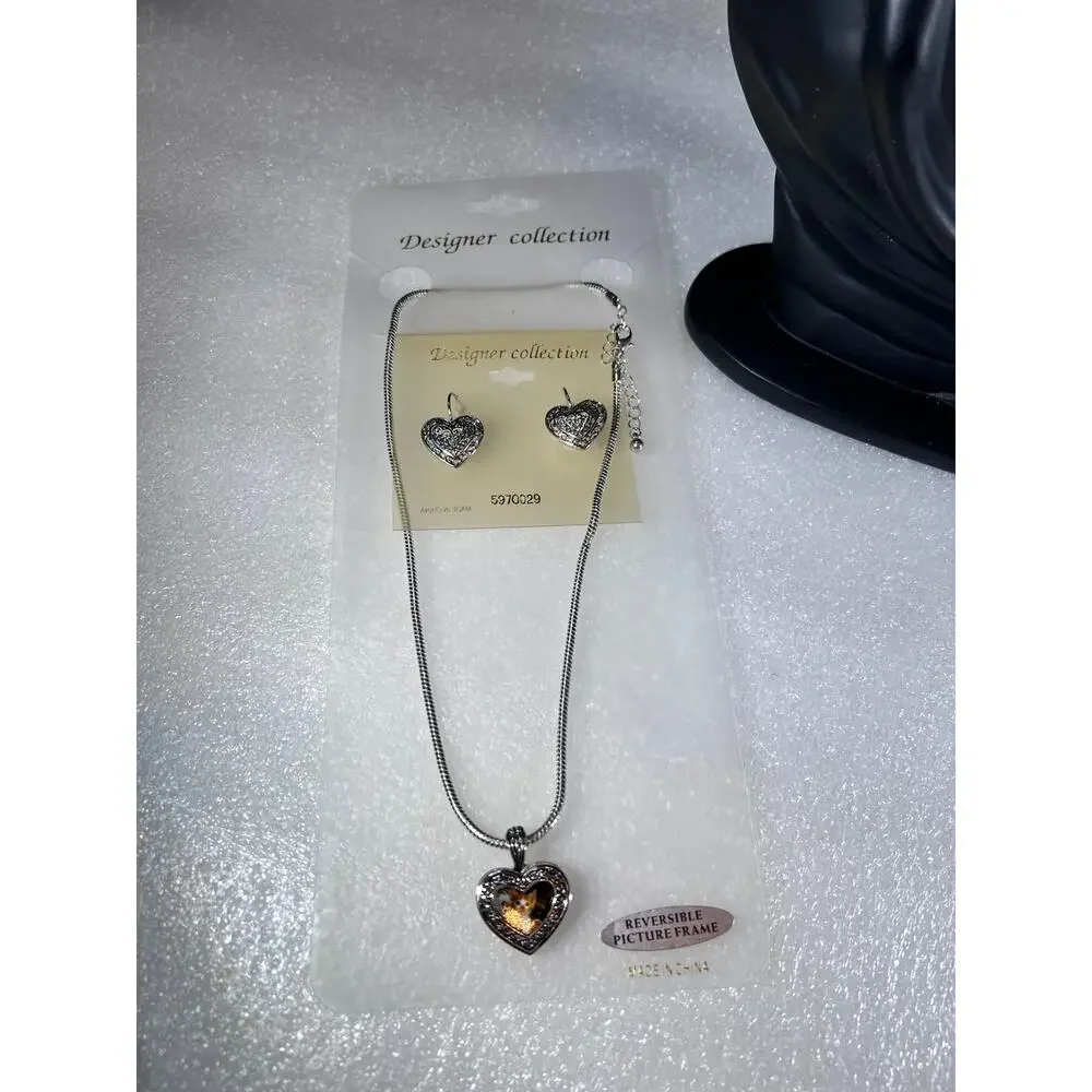 Retro Heart Shaped Reversable Picture Photo Frame Necklace Set New in Pack